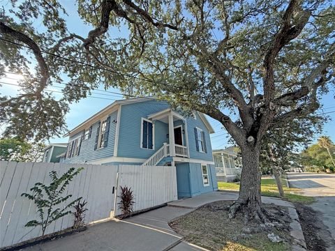 Photo of 1415 Moody Avenue, Galveston, TX 77550 (MLS # 3498522)