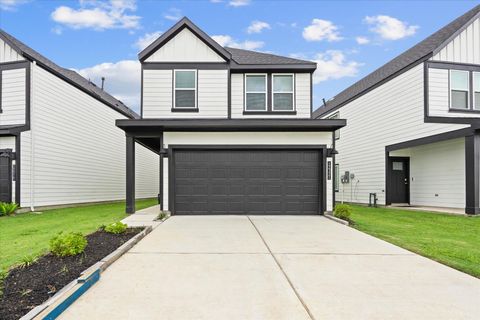 Photo of 12321 Churchill Downs Drive, Houston, TX 77047 (MLS # 37949869)