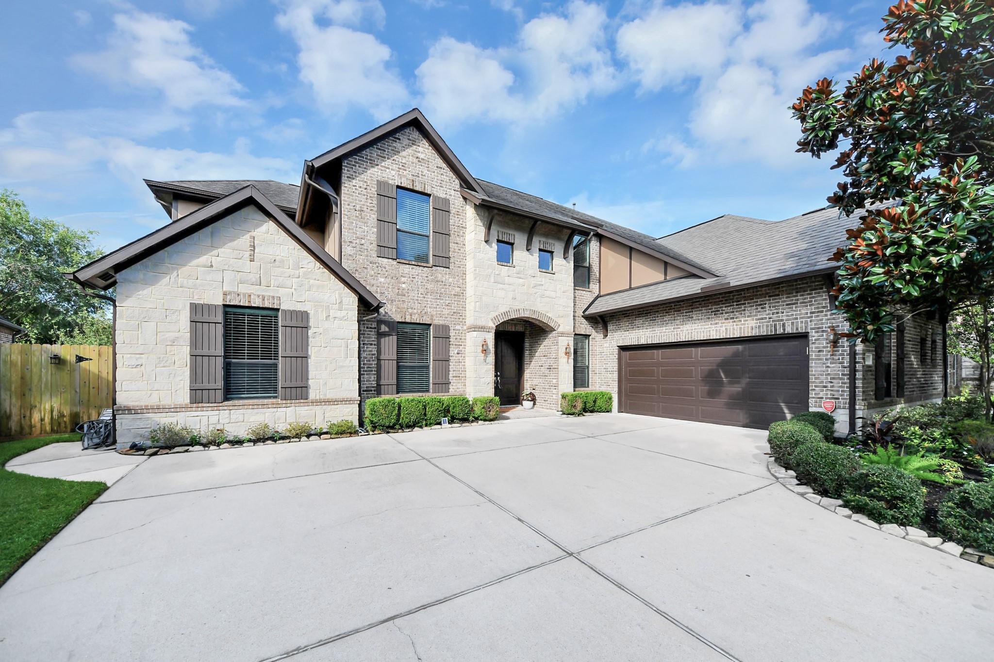 67 Azure Lake Court