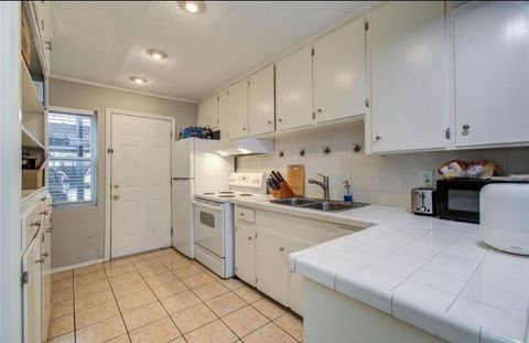 Photo of 11609 Chimney Rock Road #B, Houston, TX 77035 (MLS # 59078144)