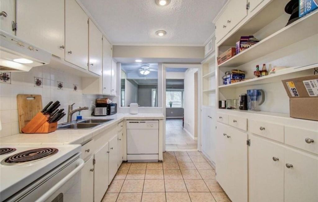 Photo of 11609 Chimney Rock Road #B, Houston, TX 77035 (MLS # 59078144)