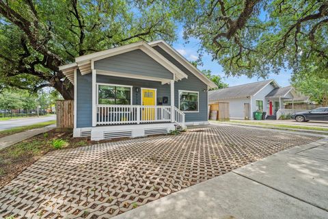 Multifamily For Rent - 4734 Bell Street #B<br/> Harris County, Houston, TX 77023