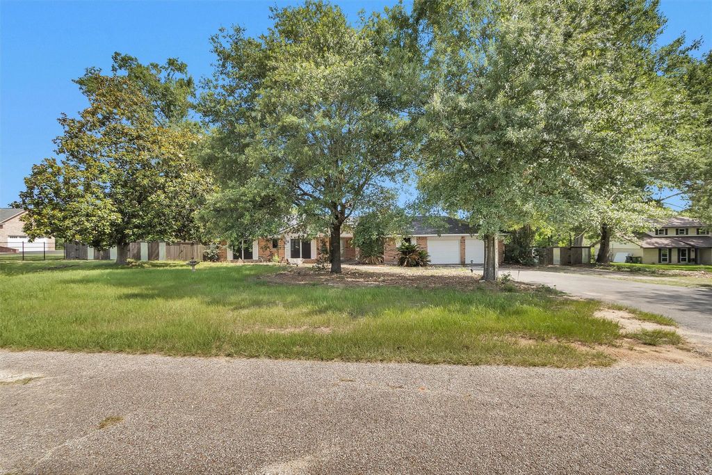 Photo of 11580 Calfee Road, Conroe, TX 77304 (MLS # 31755360)