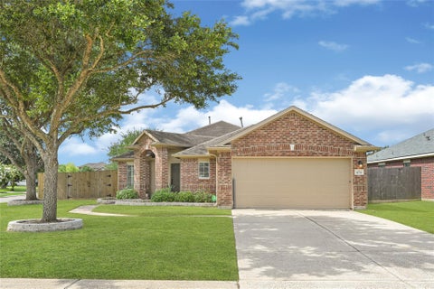 Photo of 9135 Creekside Drive, Hitchcock, TX 77563 (MLS # 46836449)