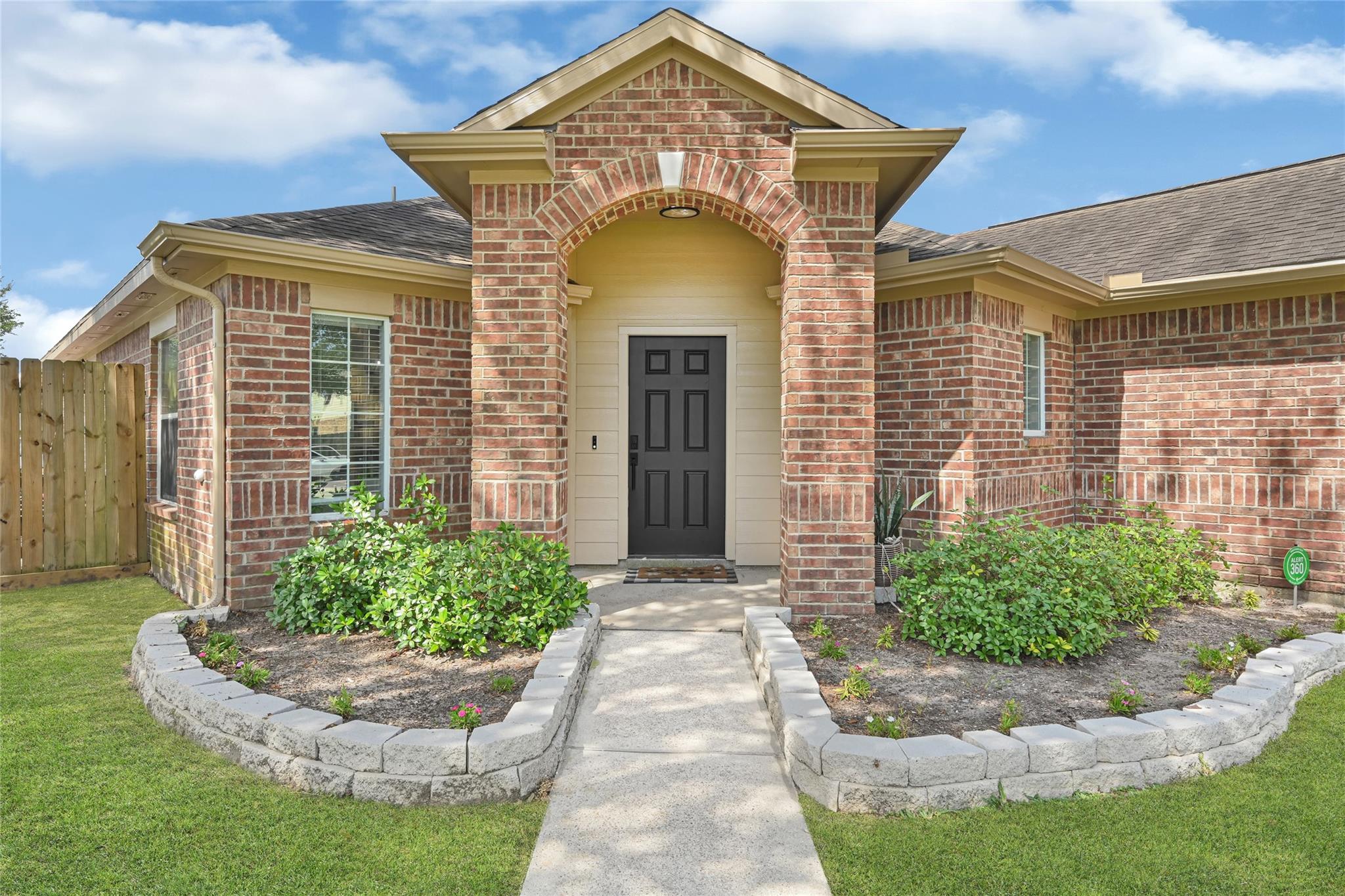 9135 Creekside Drive