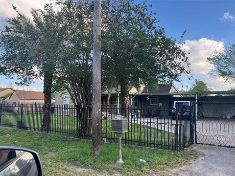 Photo of 2914 Berry Road, Houston, TX 77093 (MLS # 97958792)