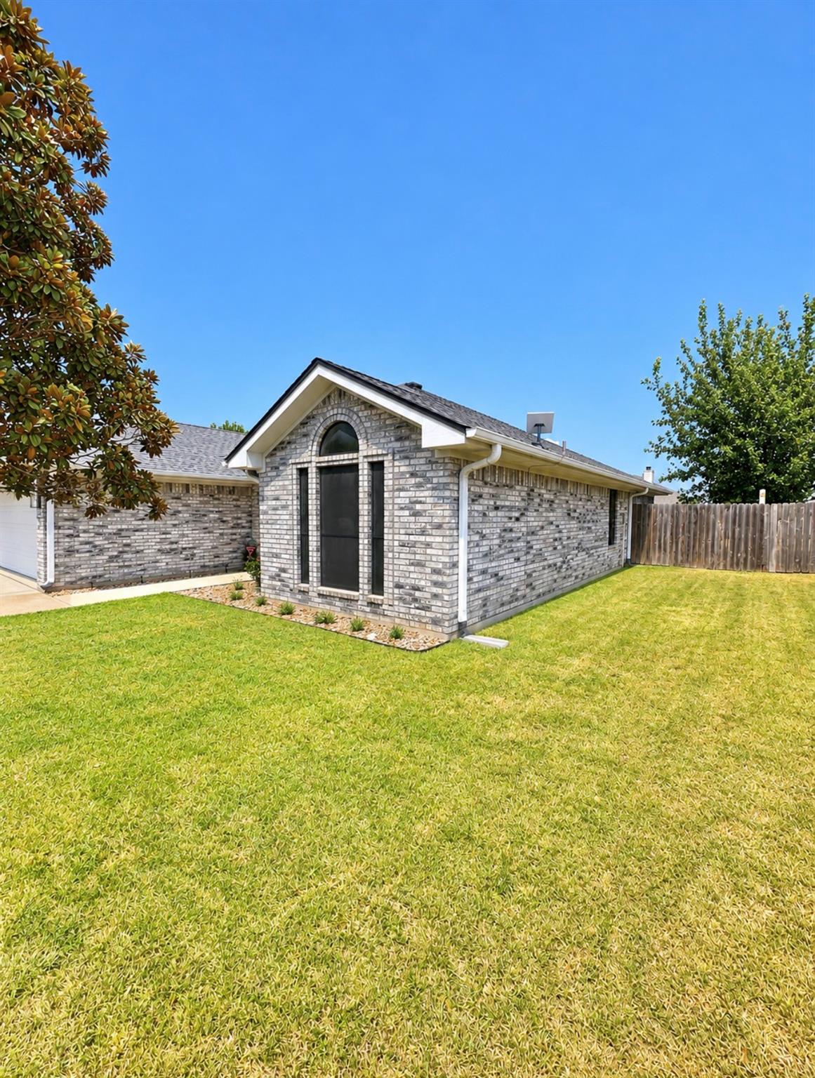 2407 Lava Ln