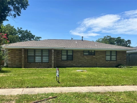 Photo of 122 22nd Avenue N, Texas City, TX 77590 (MLS # 84764094)