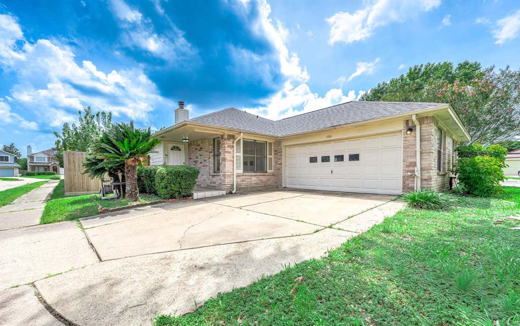 Photo of 11014 Landsbury Court, Houston, TX 77099 (MLS # 16393017)