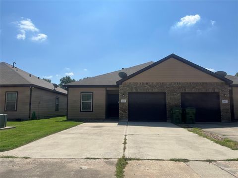 Photo of 605 Rosewood Street, Dayton, TX 77535 (MLS # 24145305)