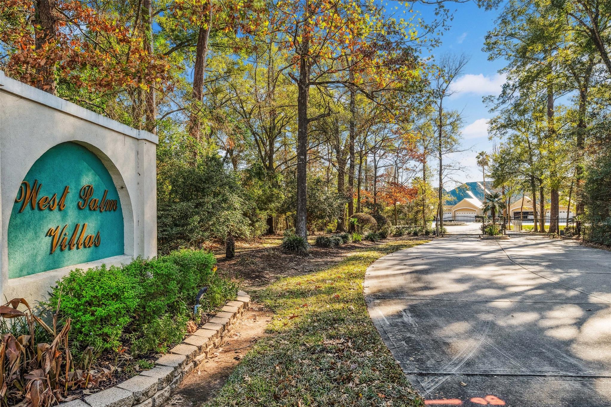 147 W Palm Boulevard