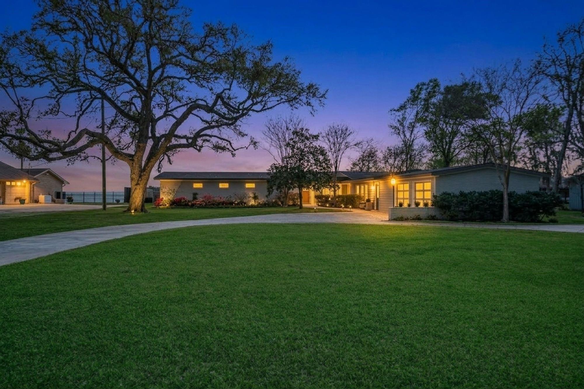138 N Burnett Drive