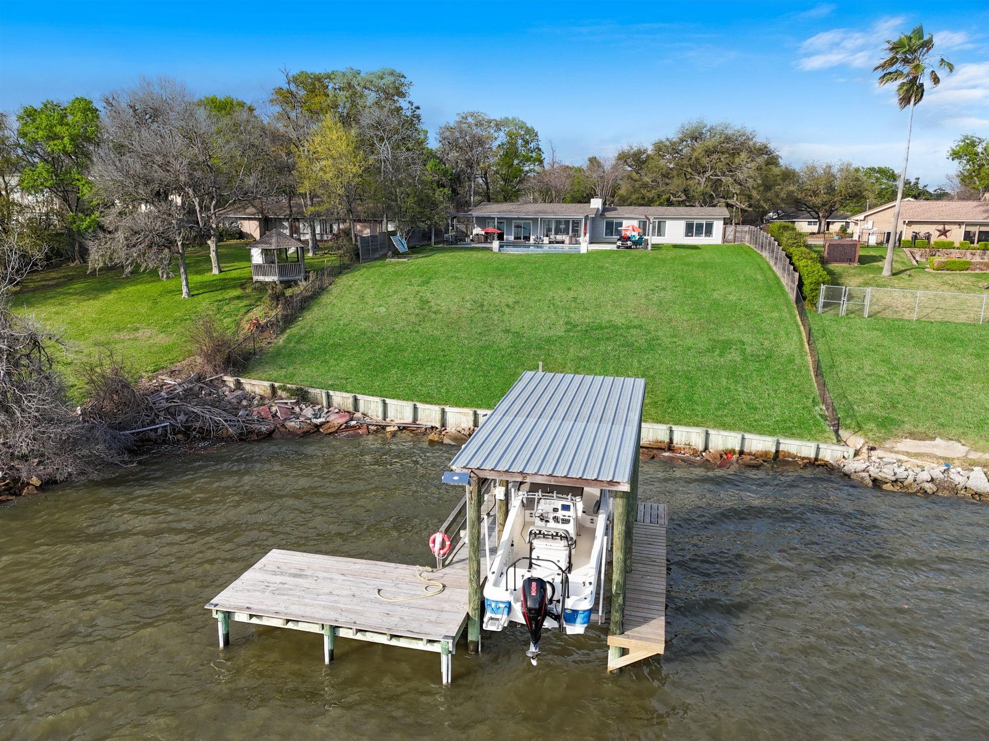 138 N Burnett Drive