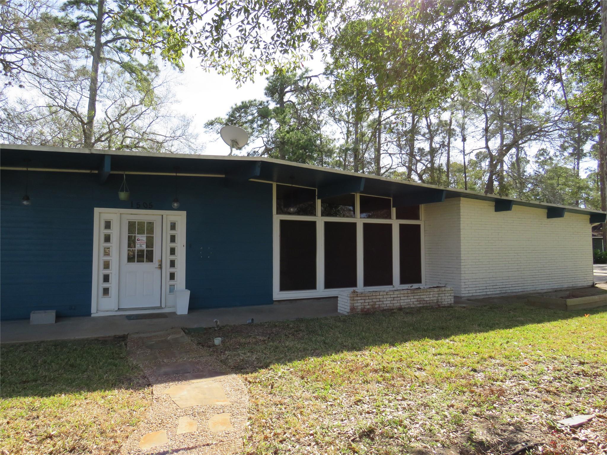 1505 Oak Ridge Drive