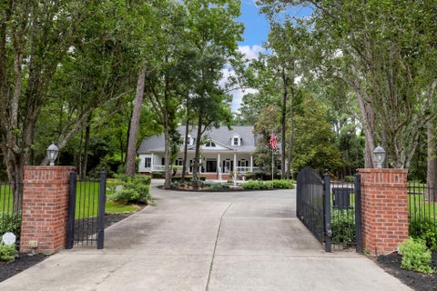 Photo of 10810 Lake Windcrest, Magnolia, TX 77354 (MLS # 31363649)