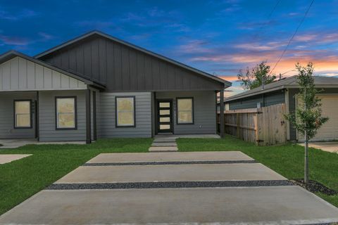 Photo of 9806 Nedwald Street, Houston, TX 77029 (MLS # 48141155)