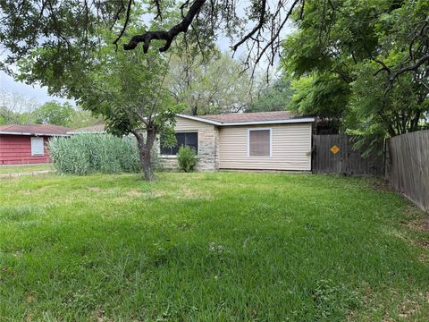 Photo of 1110 18th Avenue N, Texas City, TX 77590 (MLS # 35091663)
