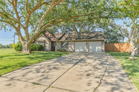 Photo of 1509 Newport Boulevard, League City, TX 77573 (MLS # 50224286)