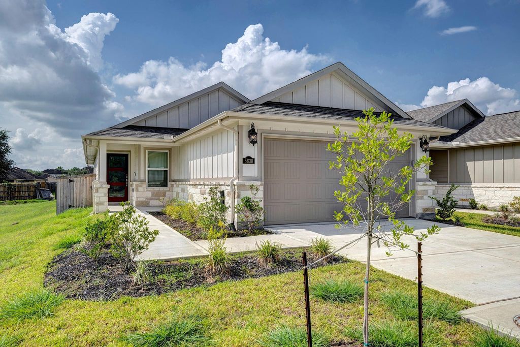 Photo of 5638 Madden Lane, Houston, TX 77048 (MLS # 56174855)