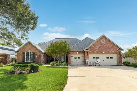 Photo of 109 Rosemary Lane, Lake Jackson, TX 77566 (MLS # 60563397) Photo of 109 Rosemary Lane, Lake Jackson, TX 77566 (MLS # 60563397)