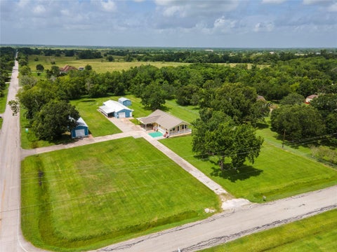 Photo of 5710 County Road 166, Alvin, TX 77511 (MLS # 33976277)