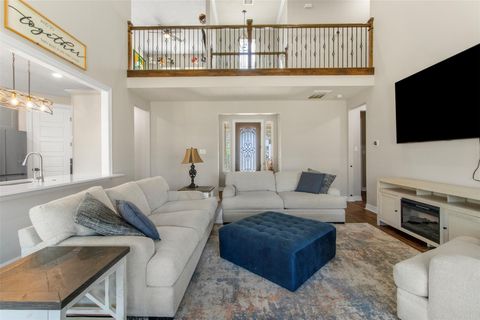 Homes For Sale - 13510 Fallbrook Circle<br/> Mont Belvieu, TX 77535