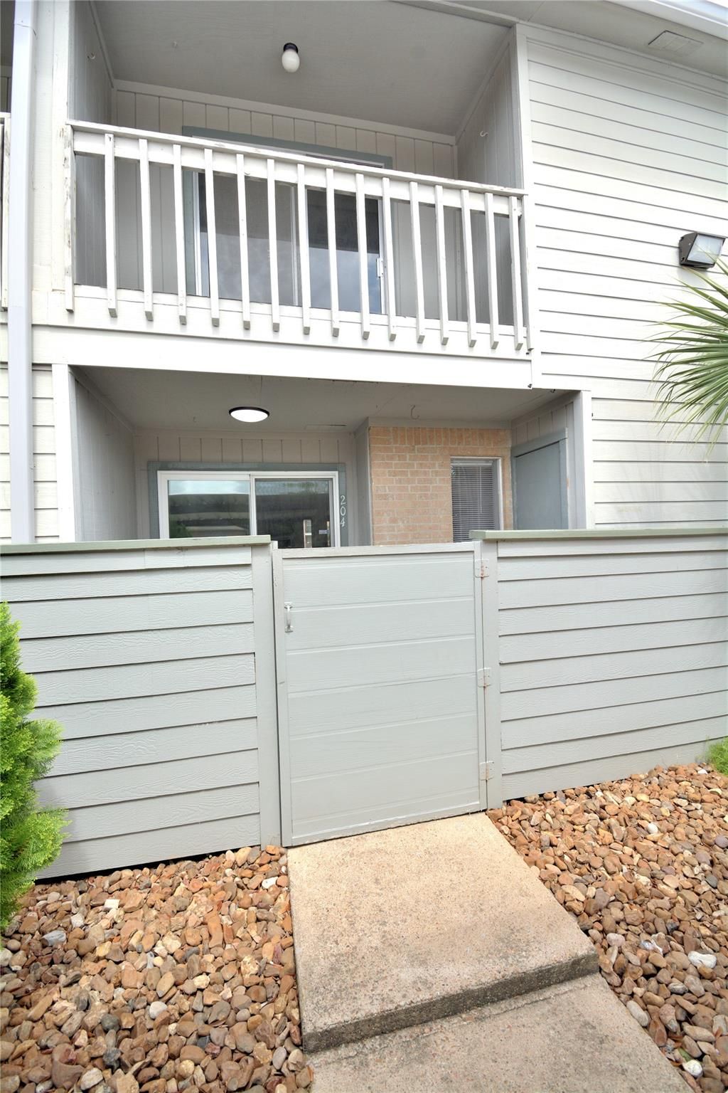 Photo of 260 El Dorado Boulevard #204, Houston, TX 77598 (MLS # 3890857)