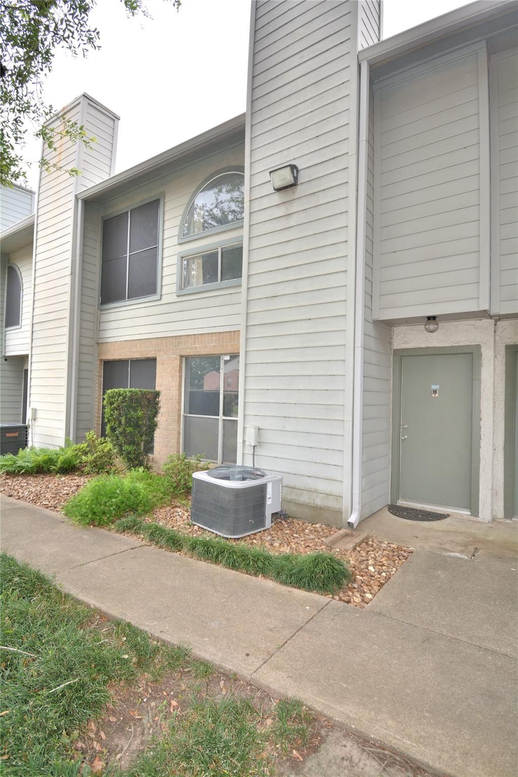 Photo of 260 El Dorado Boulevard #204, Houston, TX 77598 (MLS # 3890857)