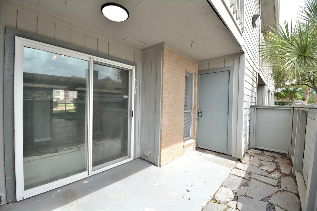 Photo of 260 El Dorado Boulevard #204, Houston, TX 77598 (MLS # 3890857)