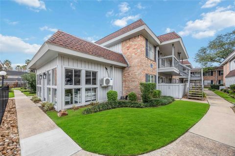 Photo of 2250 Bering Drive #101, Houston, TX 77057 (MLS # 59118091)
