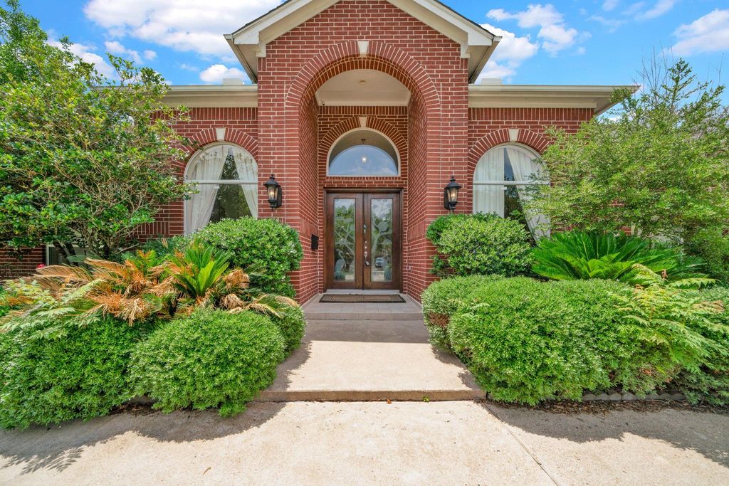 Photo of 4317 Willowbend Boulevard, Houston, TX 77035 (MLS # 54934710)