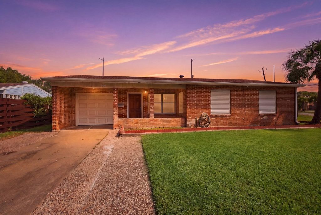 Photo of 106 Barracuda Avenue, Galveston, TX 77550 (MLS # 42846170)