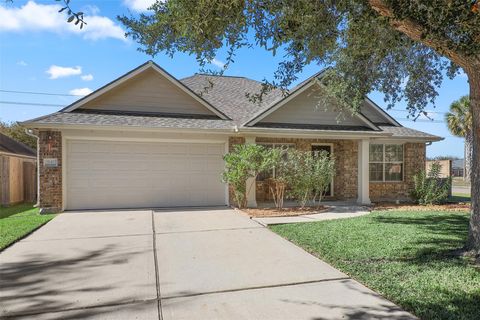 Photo of 847 Crystal Bay Lane, League City, TX 77573 (MLS # 72789291)