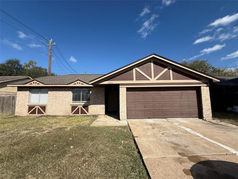 Photo of 14010 Towne Way Drive, Sugar Land, TX 77498 (MLS # 30472337)