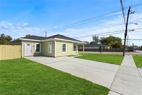 Photo of 3603 Fidelity Street #A, Houston, TX 77029 (MLS # 97539388)