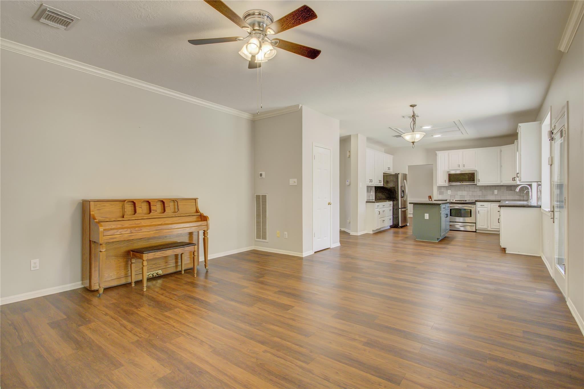 2826 Spring Lakes