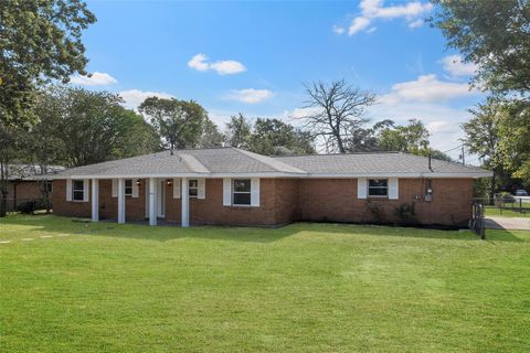 Photo of 209 Moss Hill Lane, Conroe, TX 77303 (MLS # 97500105)