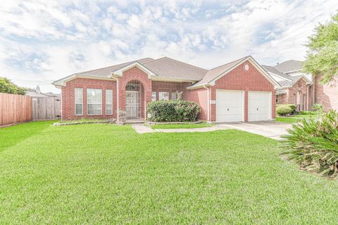 Photo of 13735 Branford Greens Drive, Houston, TX 77083 (MLS # 7173596)