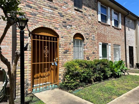 Photo of 1715 Moritz Drive #12, Houston, TX 77055 (MLS # 29781179) Photo of 1715 Moritz Drive #12, Houston, TX 77055 (MLS # 29781179)