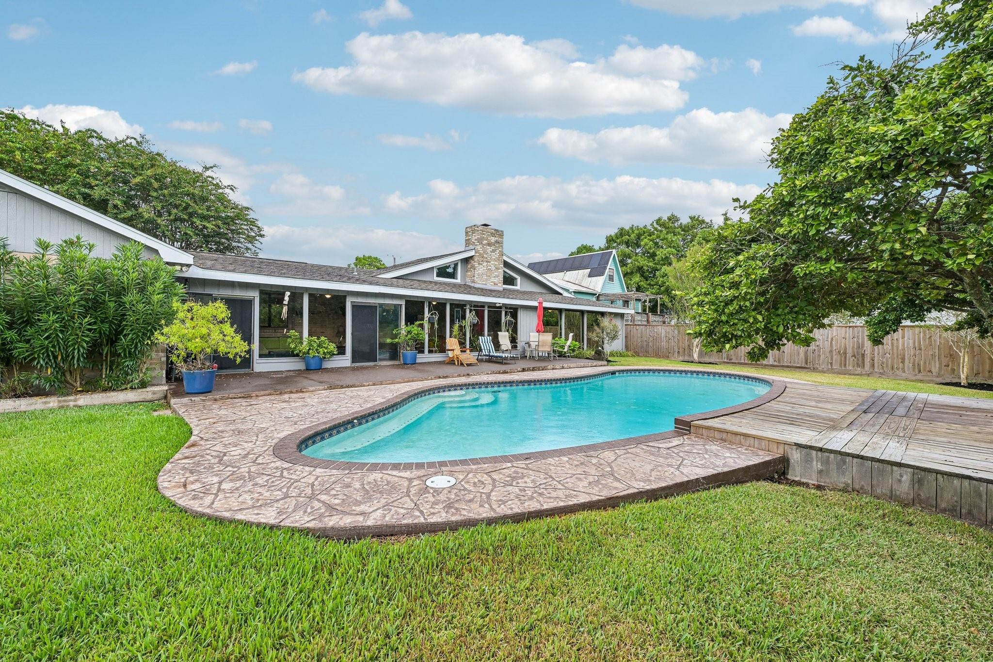 2535 Cliff Drive