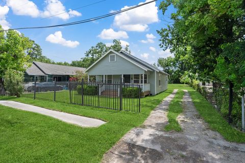 Photo of 3822 Wipprecht Street, Houston, TX 77026 (MLS # 40213204)