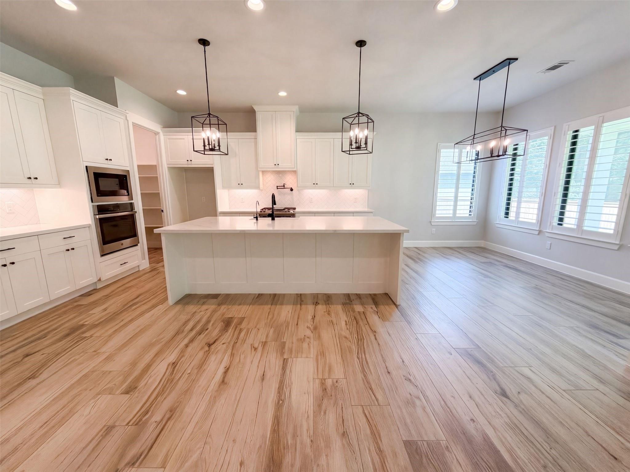 21211 Hidden Bend Loop