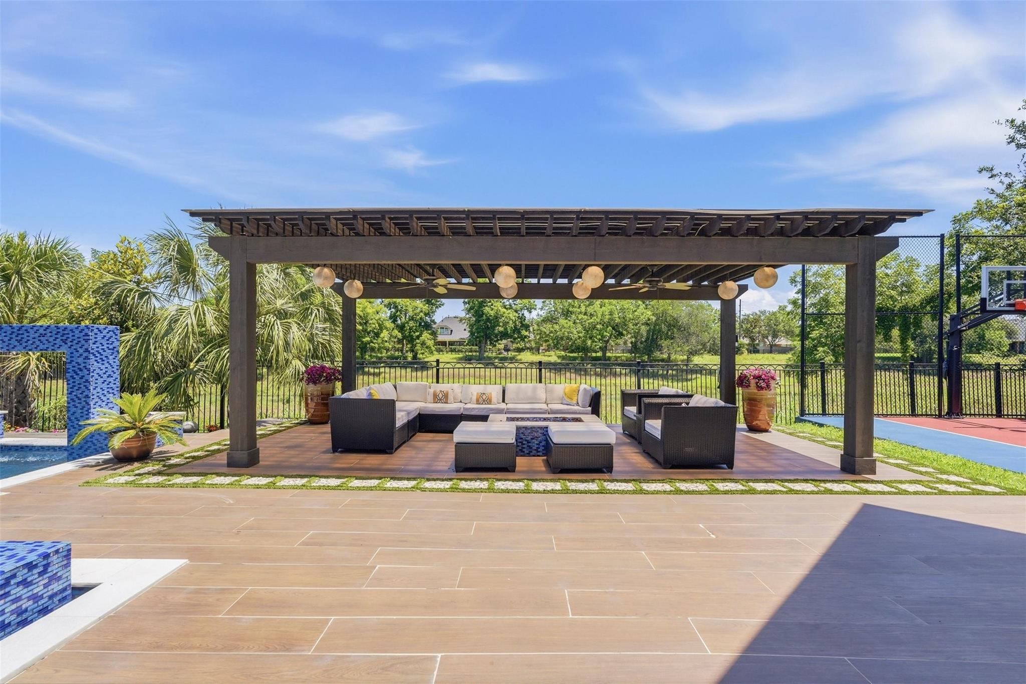 59 Enclave Manor