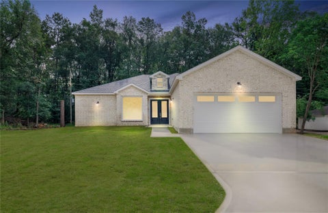 Photo of 1049 Broadmoor Drive, Huntsville, TX 77340 (MLS # 92333313)