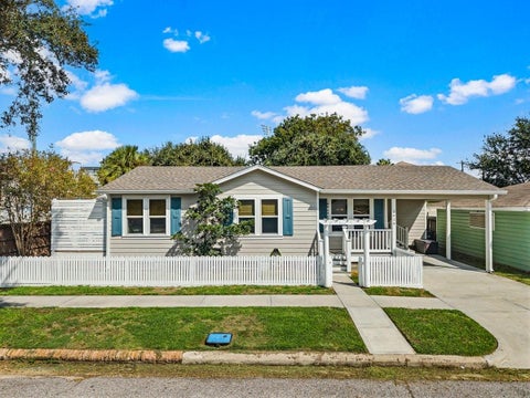Photo of 1414 29th Street, Galveston, TX 77550 (MLS # 28863865)