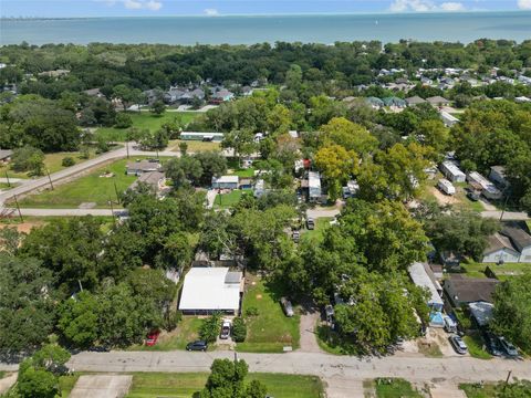 3727 Chanterway Street Bacliff TX 77518