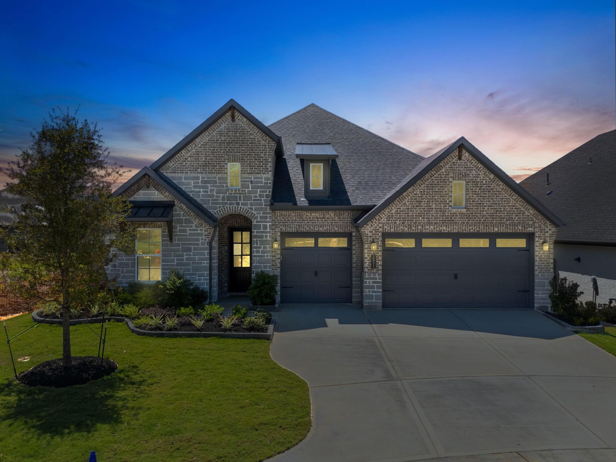 10041 Larkin Cove