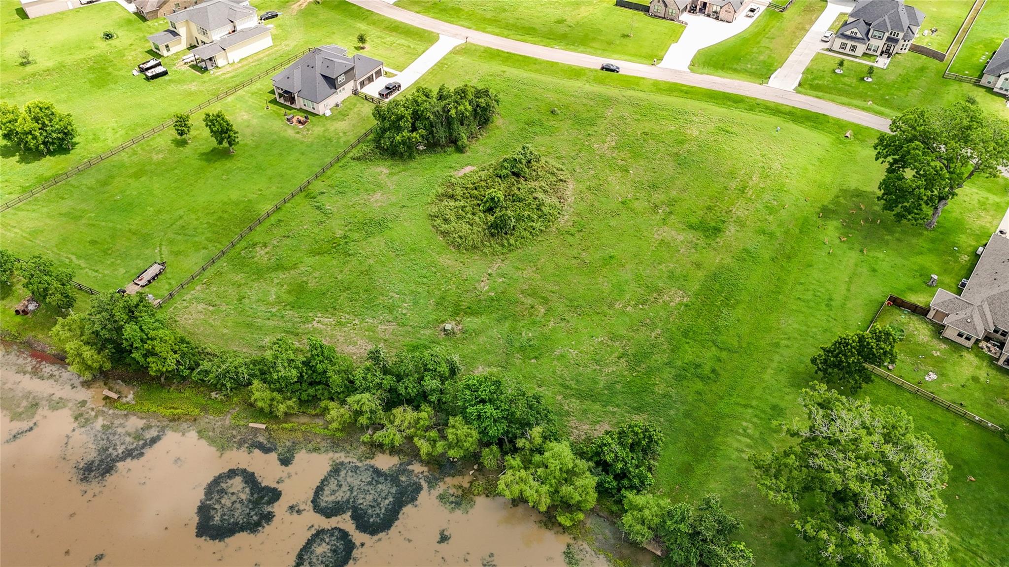 950 Lakeland Circle