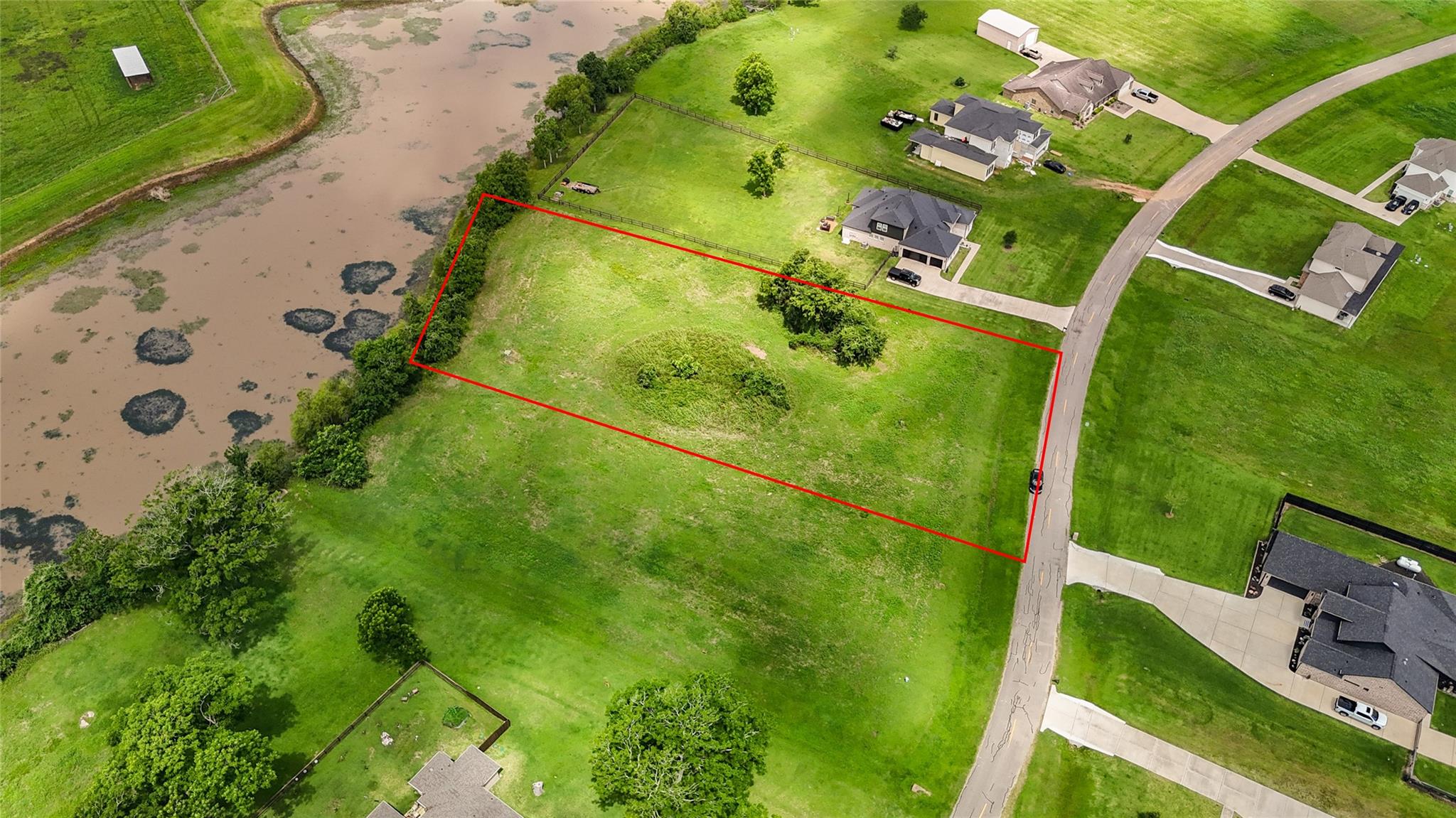 950 Lakeland Circle