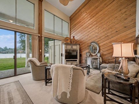 Photo of 75 April Point Drive S, Conroe, TX 77356 (MLS # 89362784)